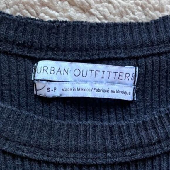 Urban Outfitters Perfect Ribbed Baby Tee in Vintage Black Size SMALL - Picture 4 of 4